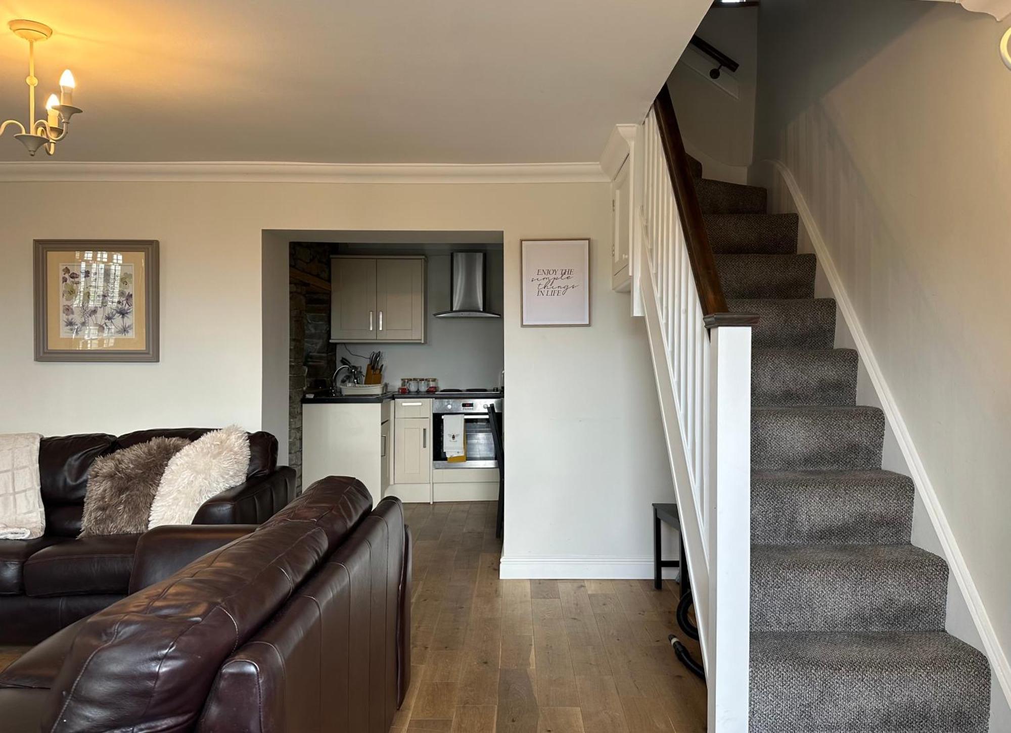 The Cosy Cottage Retreat! Perfect For Contractors, Relocators, Getaway Llantrisant  Exterior photo