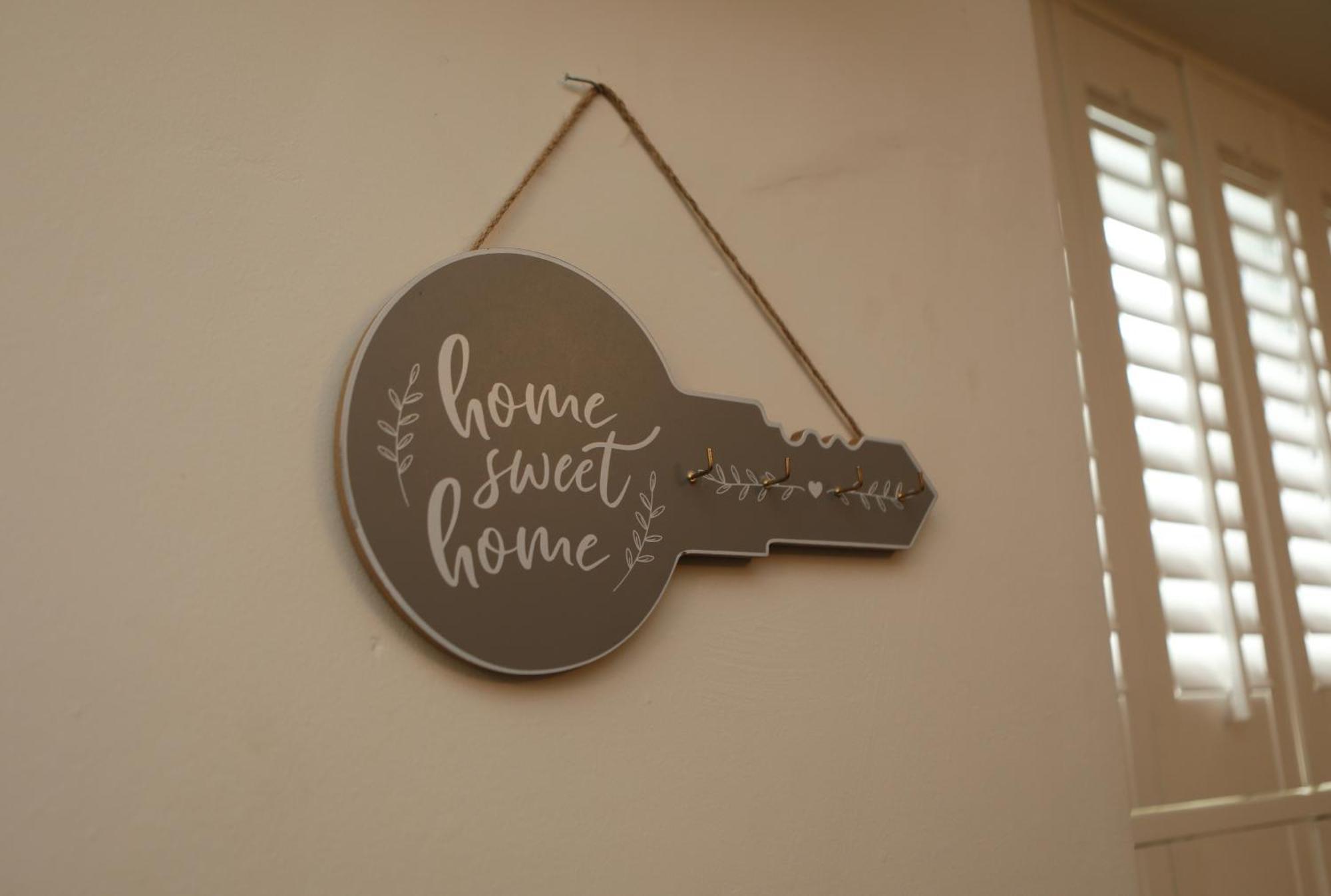 The Cosy Cottage Retreat! Perfect For Contractors, Relocators, Getaway Llantrisant  Exterior photo