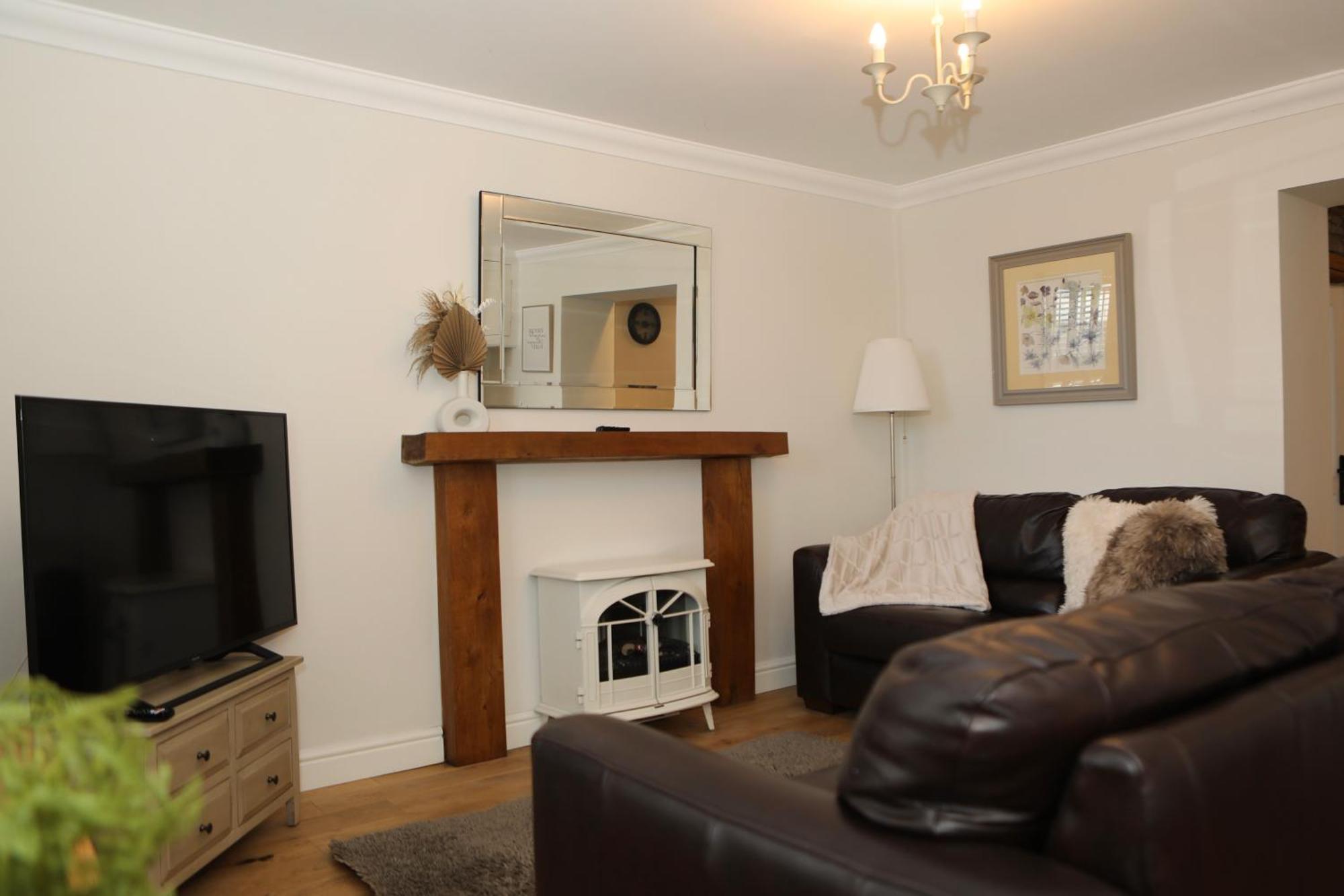 The Cosy Cottage Retreat! Perfect For Contractors, Relocators, Getaway Llantrisant  Exterior photo